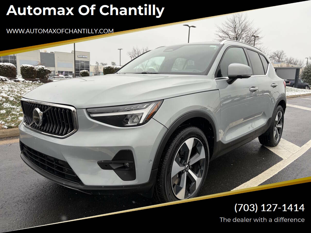 2025 VOLVO XC40
