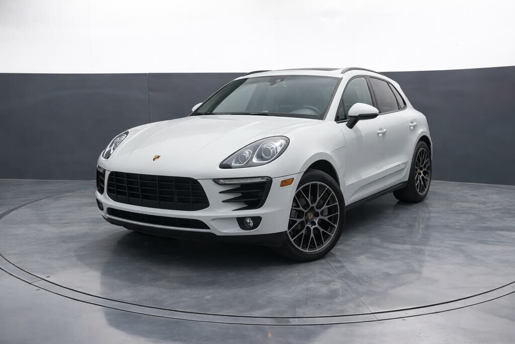 2018 PORSCHE Macan