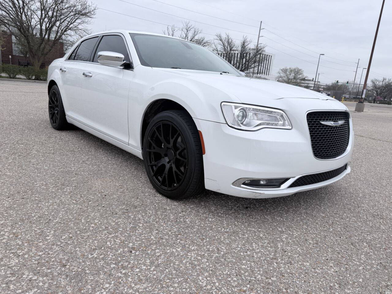2019 CHRYSLER 300