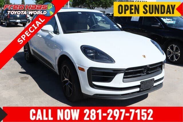 2023 PORSCHE Macan