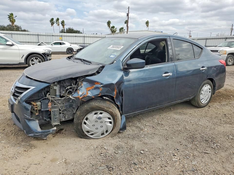 2017 NISSAN Versa