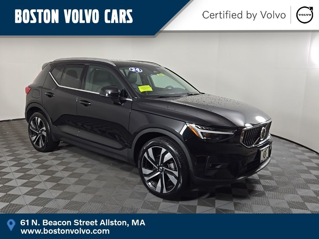 2024 VOLVO XC40