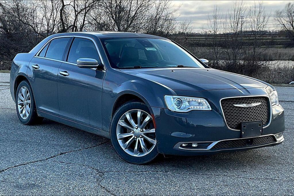 2019 CHRYSLER 300