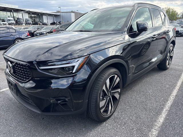 2024 VOLVO XC40