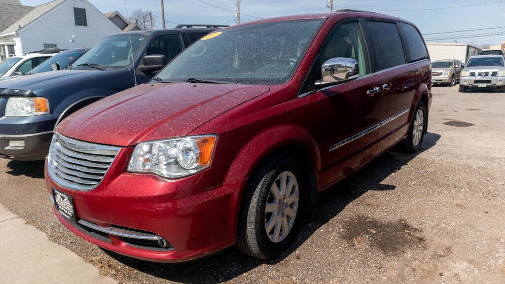 2012 CHRYSLER Town and Country