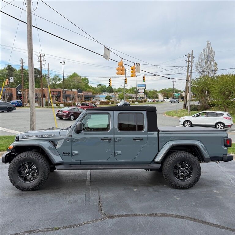2025 JEEP Gladiator