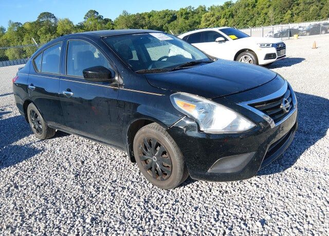 2017 NISSAN Versa