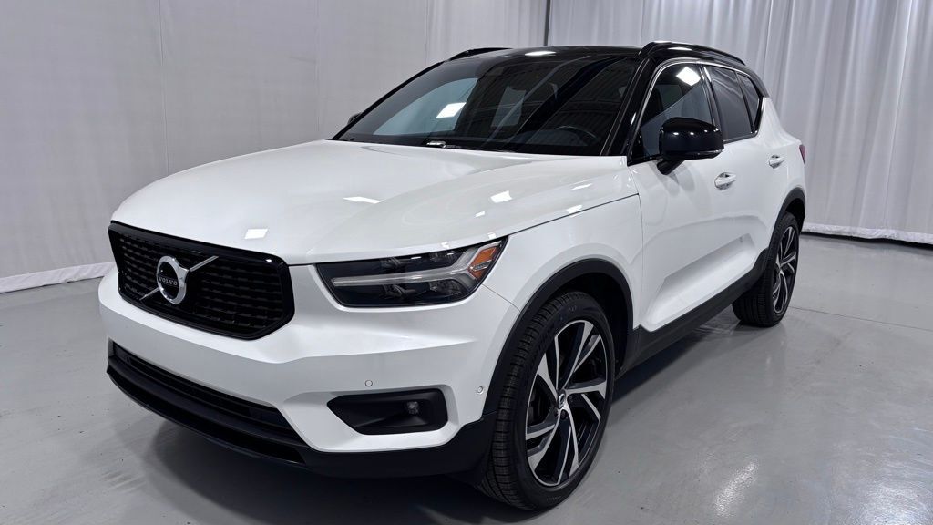 2019 VOLVO XC40