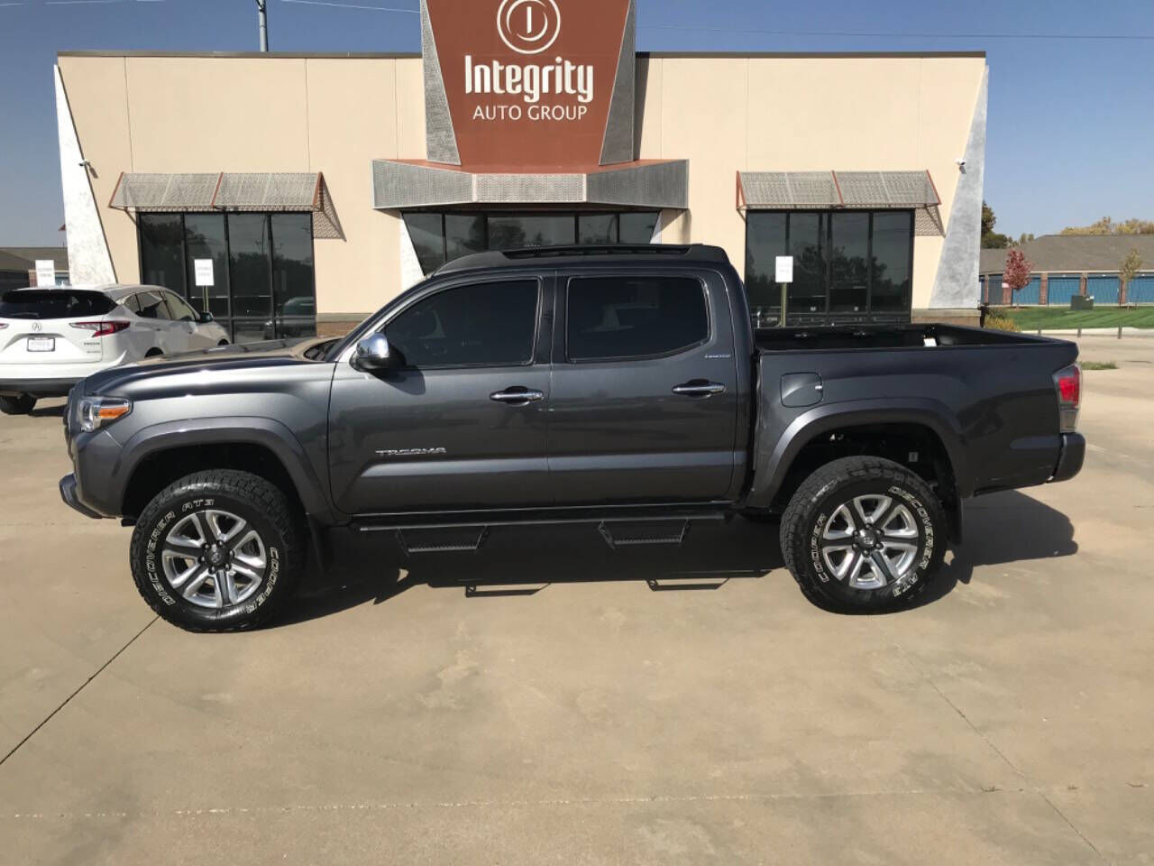 2019 TOYOTA Tacoma