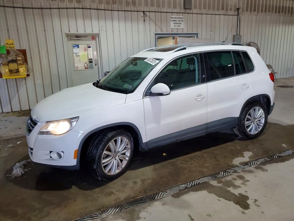2011 VOLKSWAGEN Tiguan