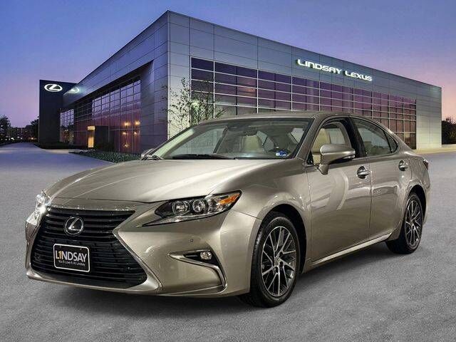 2017 LEXUS ES