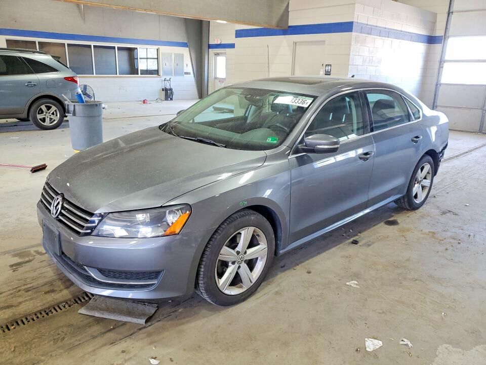 2013 VOLKSWAGEN Passat