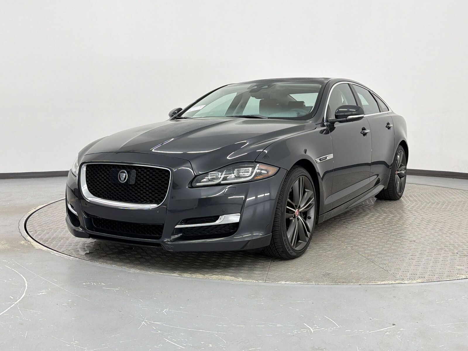 2019 JAGUAR XJ