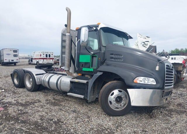 2012 MACK CXU