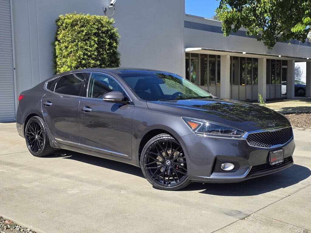 2017 KIA Cadenza
