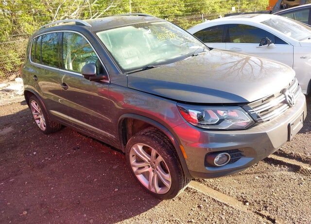 2016 VOLKSWAGEN Tiguan
