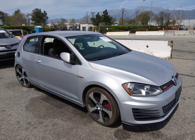 2016 VOLKSWAGEN Golf GTI