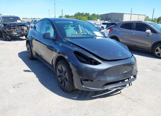 2025 TESLA Model Y