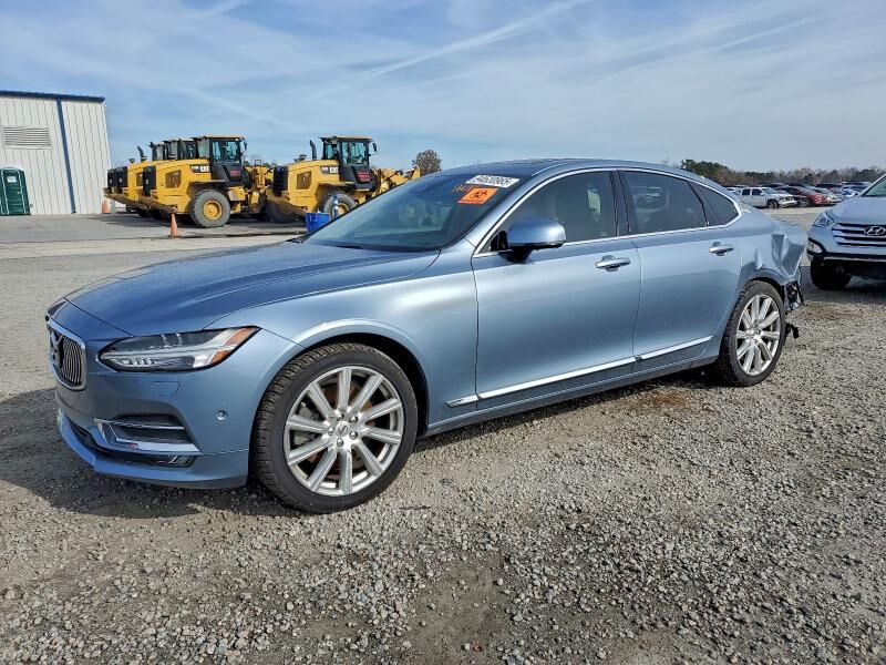 2017 VOLVO S90