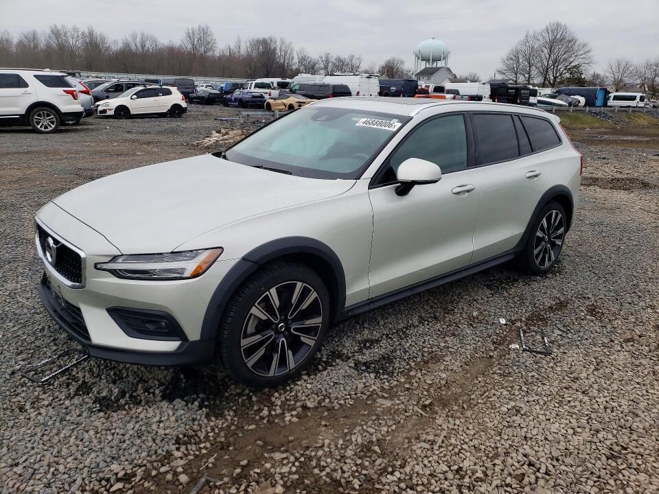 2021 VOLVO V60CC