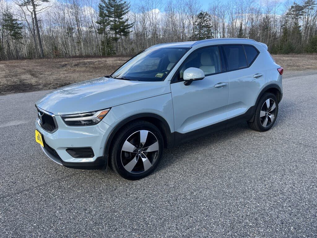 2019 VOLVO XC40