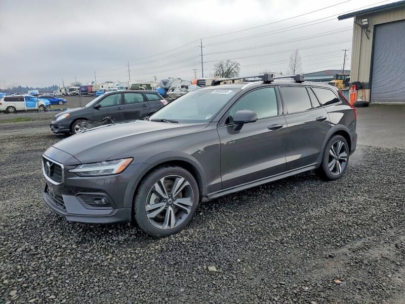 2025 VOLVO V60CC