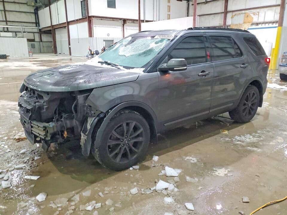 2018 FORD Explorer