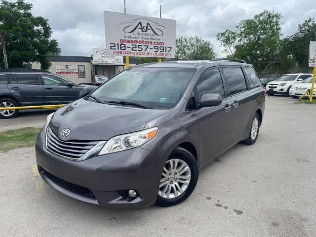 2017 TOYOTA Sienna