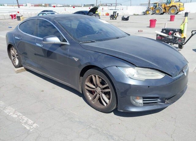 2015 TESLA Model S