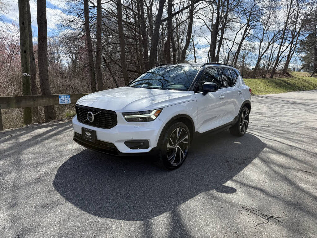 2019 VOLVO XC40