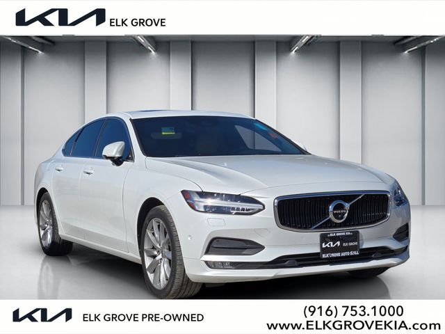 2017 VOLVO S90