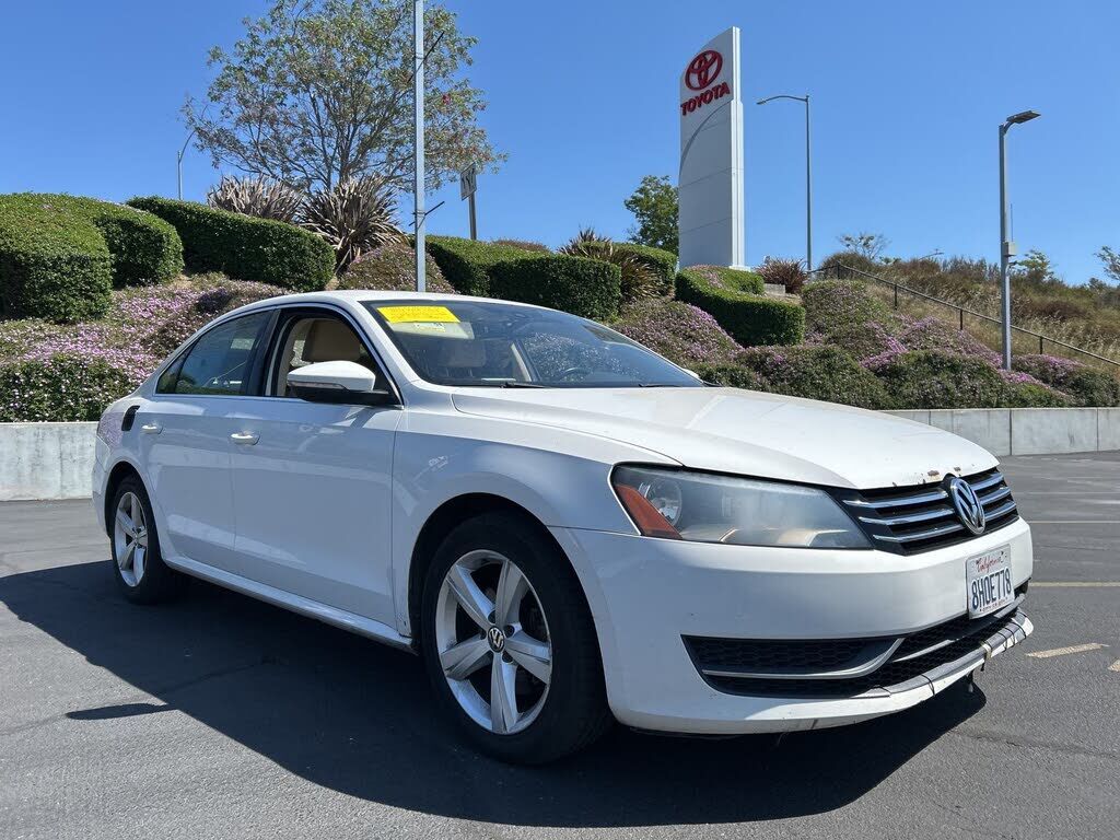 2012 VOLKSWAGEN Passat