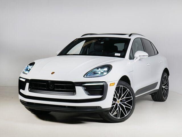 2026 PORSCHE Macan