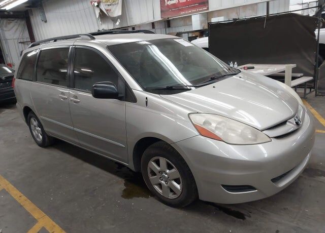 2010 TOYOTA Sienna