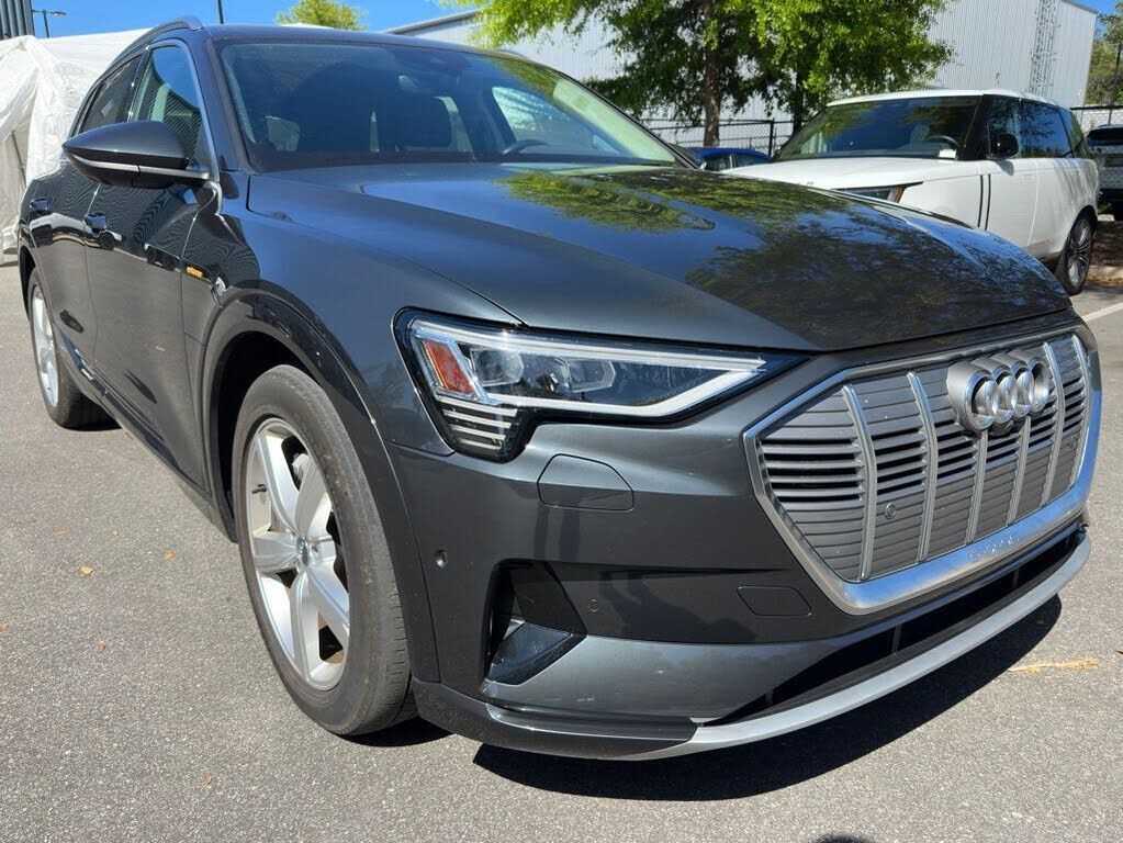 2019 AUDI e-tron