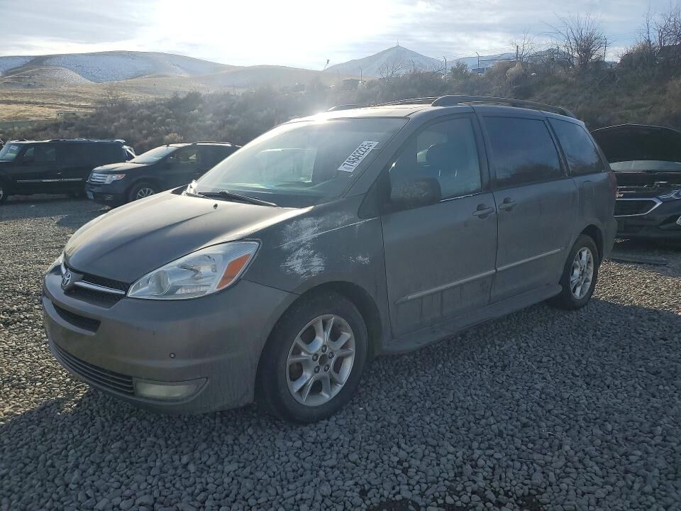 2004 TOYOTA Sienna