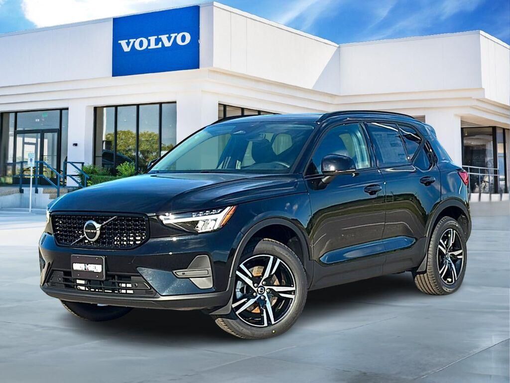 2026 VOLVO XC40