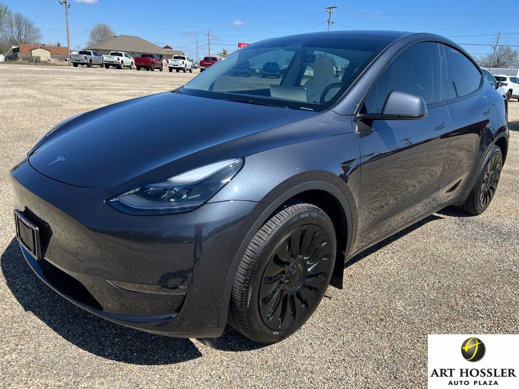 2024 TESLA Model Y