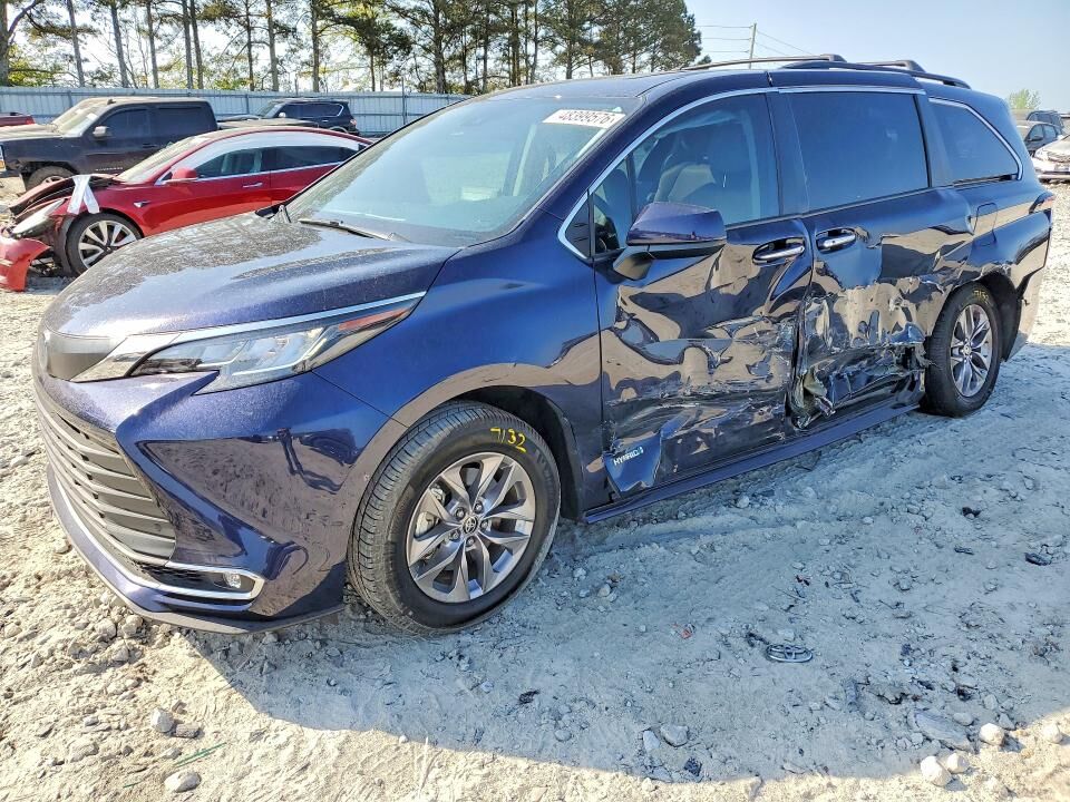 2021 TOYOTA Sienna