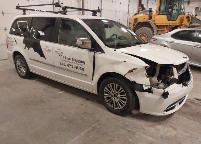 2013 CHRYSLER Town and Country