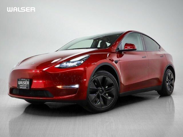 2025 TESLA Model Y
