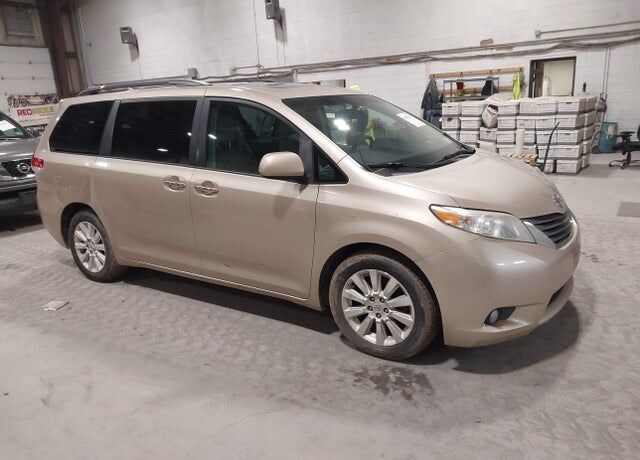 2011 TOYOTA Sienna
