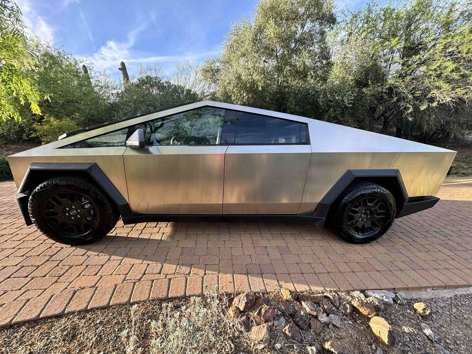 2024 TESLA Cybertruck