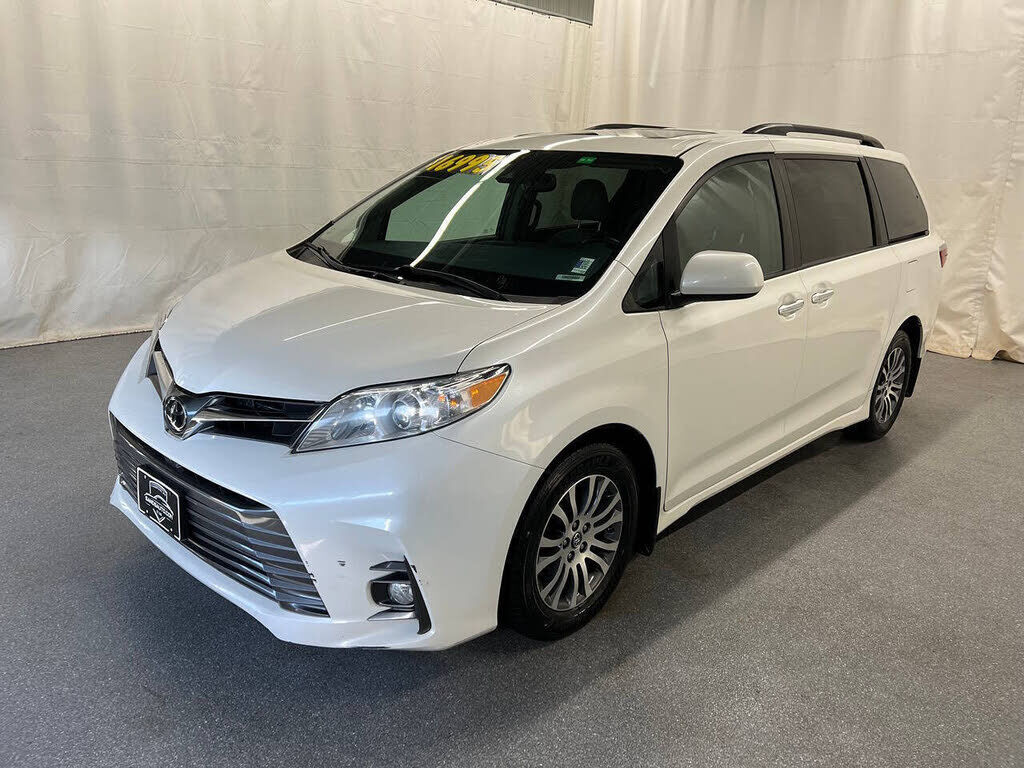 2018 TOYOTA Sienna