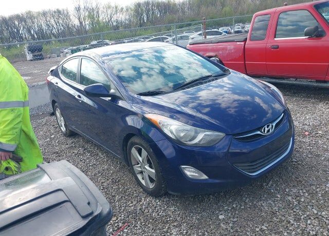 2013 HYUNDAI Elantra