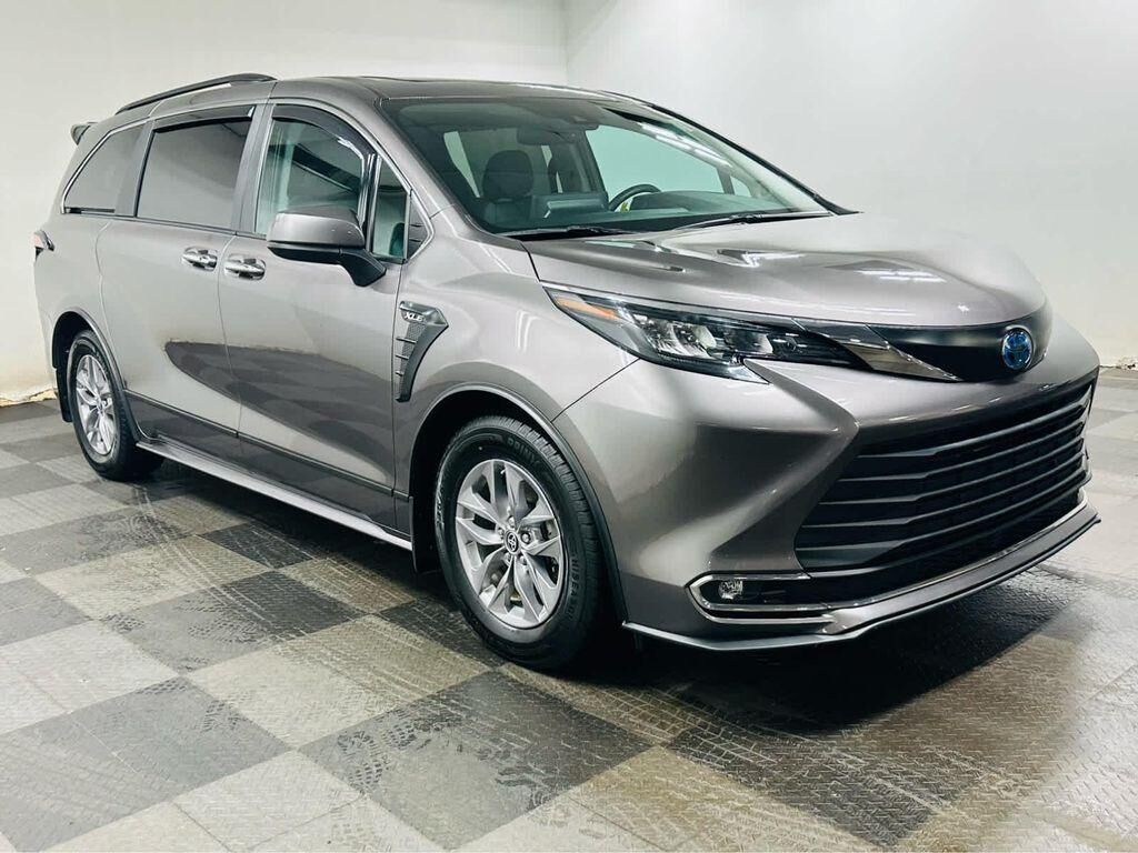 2024 TOYOTA Sienna