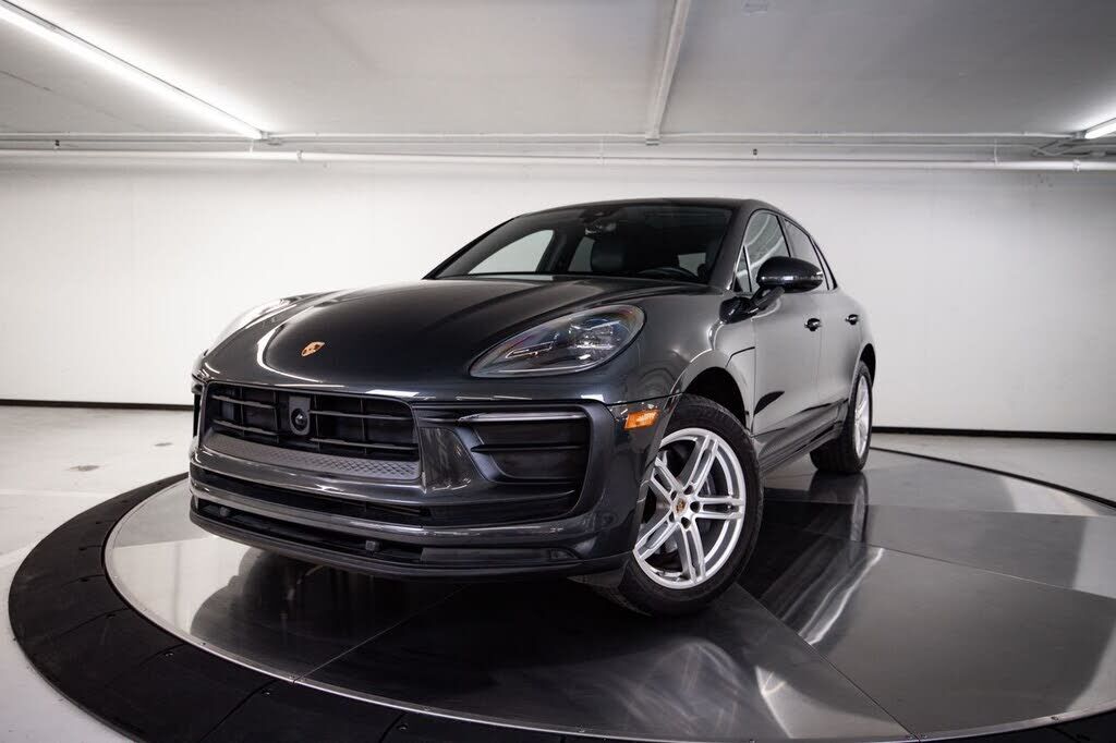 2024 PORSCHE Macan