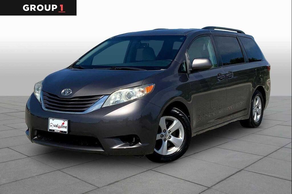 2016 TOYOTA Sienna