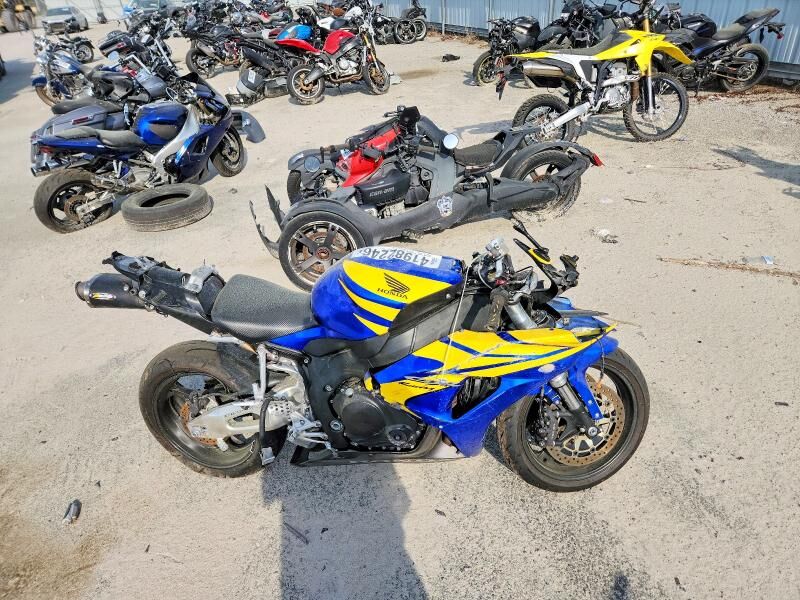 2006 HONDA CB
