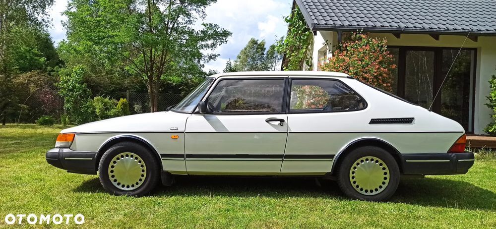 Saab 900